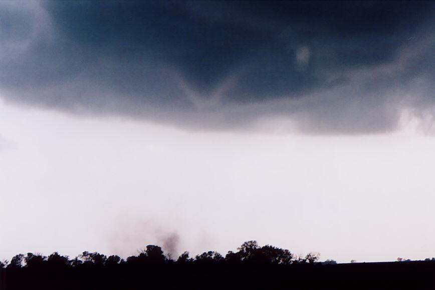 tornadoes funnel_tornado_waterspout : Attica, Kansas, USA   12 May 2004