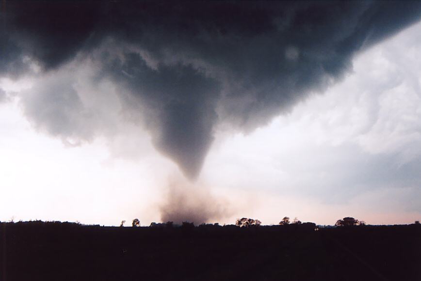 wallcloud thunderstorm_wall_cloud : Attica, Kansas, USA   12 May 2004