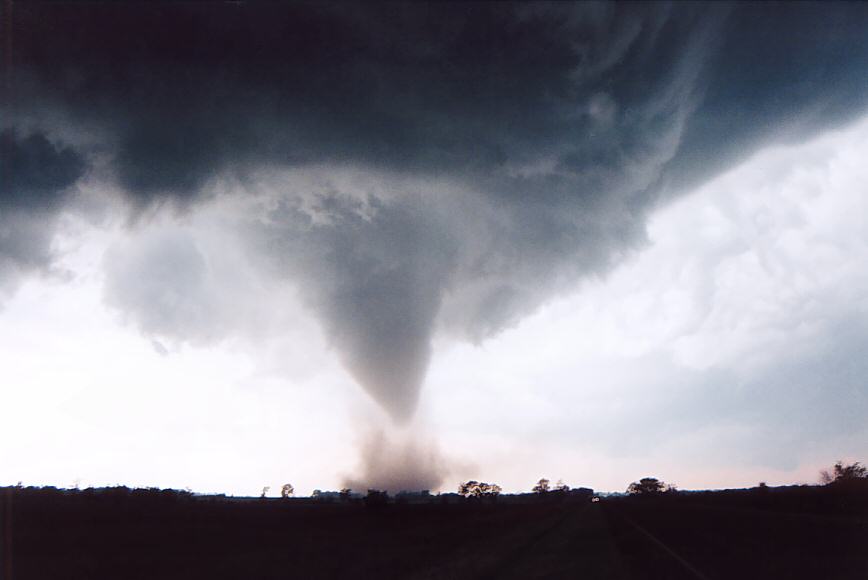 tornadoes funnel_tornado_waterspout : Attica, Kansas, USA   12 May 2004