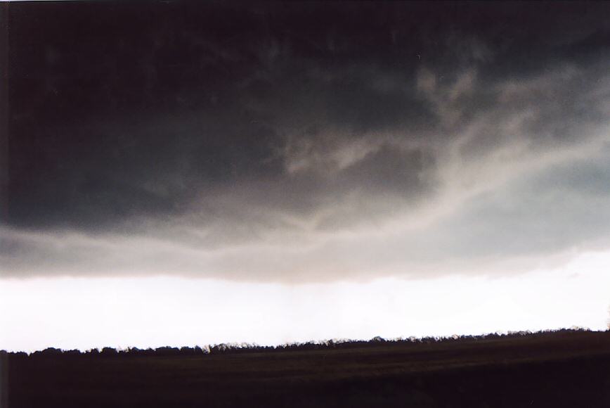 tornadoes funnel_tornado_waterspout : NW of Anthony, Kansas, USA   12 May 2004