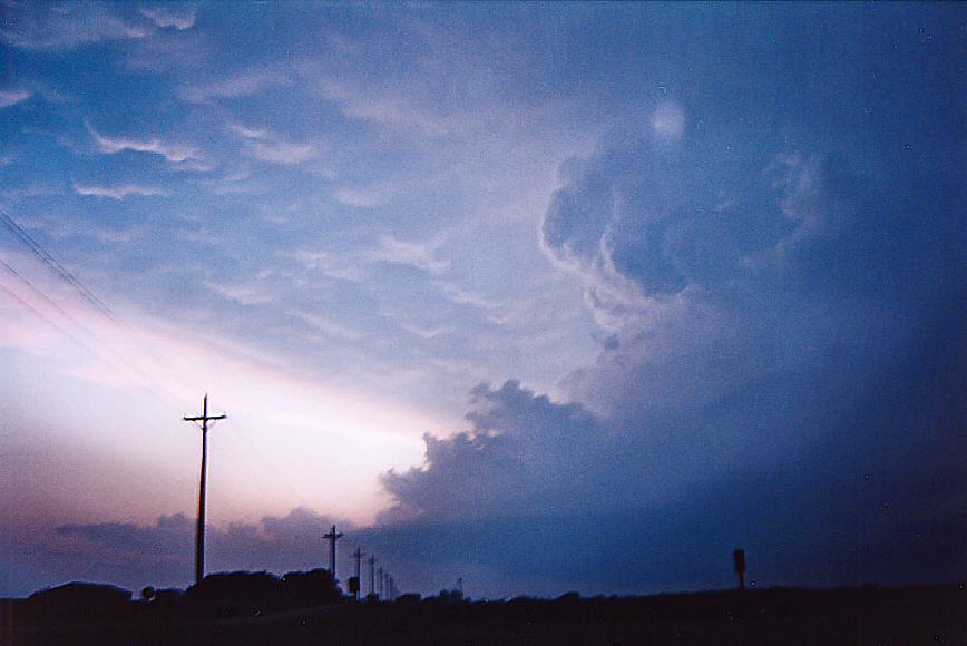 thunderstorm cumulonimbus_incus : Anthony, Kansas, USA   12 May 2004