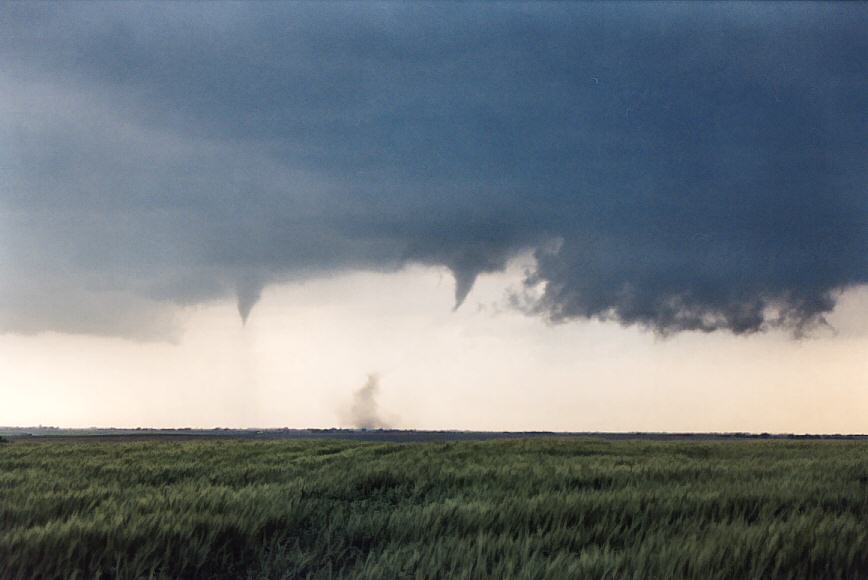 favourites jimmy_deguara : W of Hereford, Nebraska, USA   24 May 2004