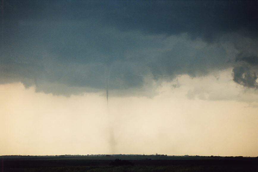 cumulonimbus thunderstorm_base : W of Chester, Nebraska, USA   24 May 2004