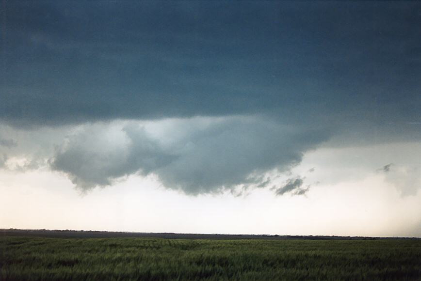 wallcloud thunderstorm_wall_cloud : W of Chester, Nebraska, USA   24 May 2004