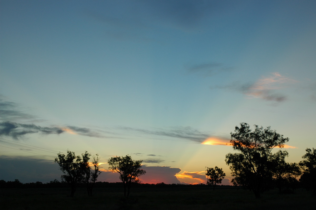 halosundog halo_sundog_crepuscular_rays : W of Moree, NSW   26 December 2004