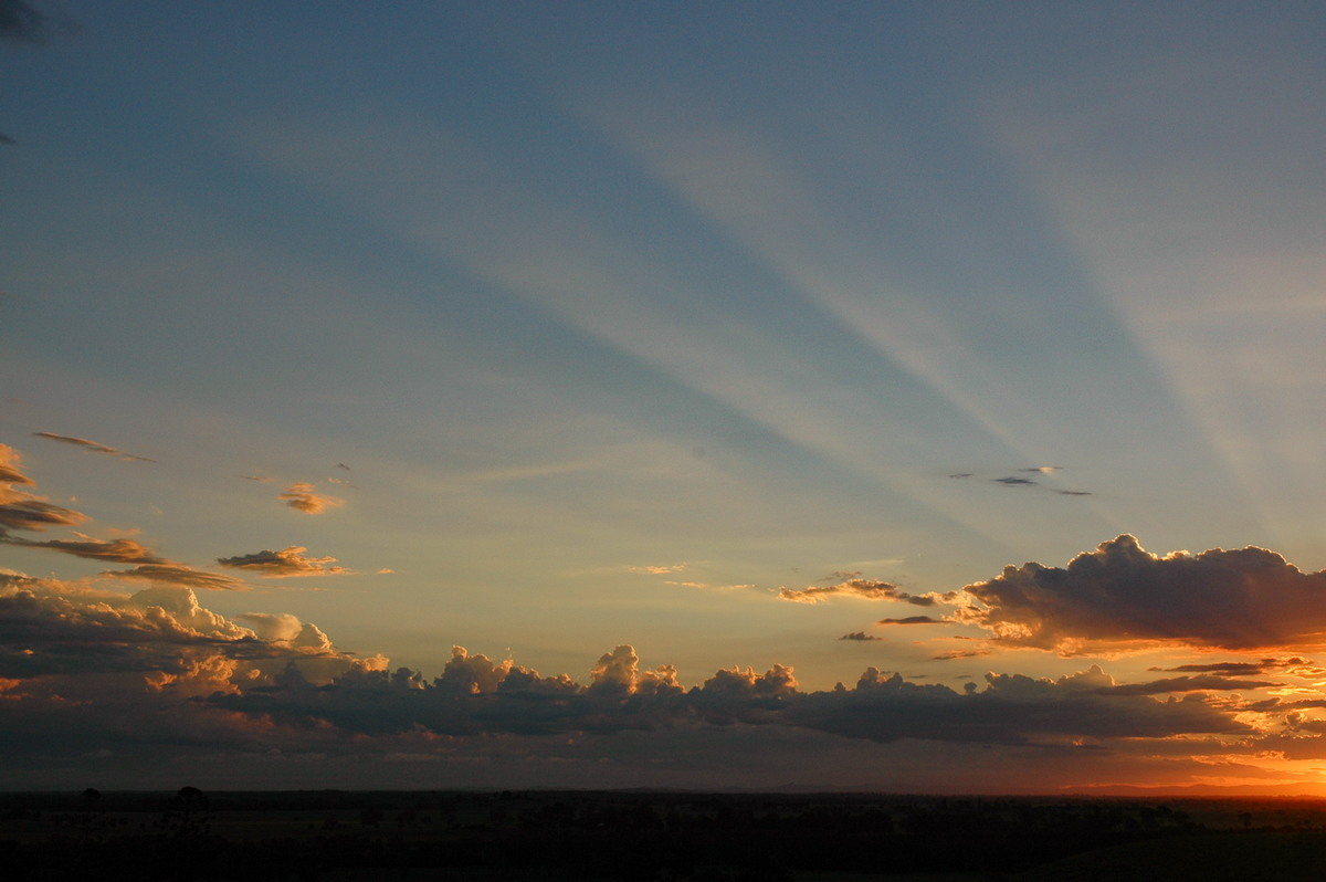 halosundog halo_sundog_crepuscular_rays : Parrots Nest, NSW   16 January 2005