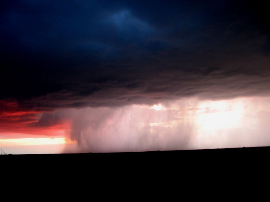 lightning lightning_bolts : SSE of Springfield, Colorado, USA   28 May 2005