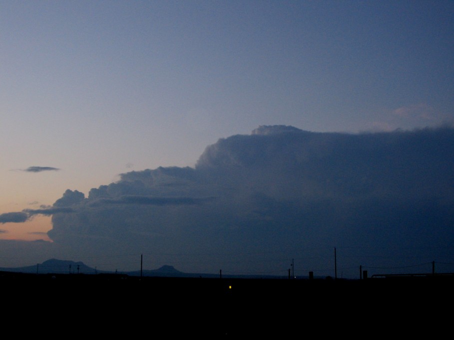 thunderstorm cumulonimbus_incus : SE of Des Moines, New Mexico, USA   30 May 2005