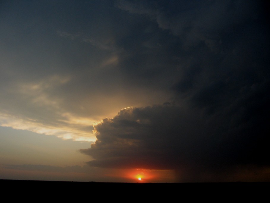 thunderstorm cumulonimbus_incus : Lebanon, Nebraska, USA   6 June 2005