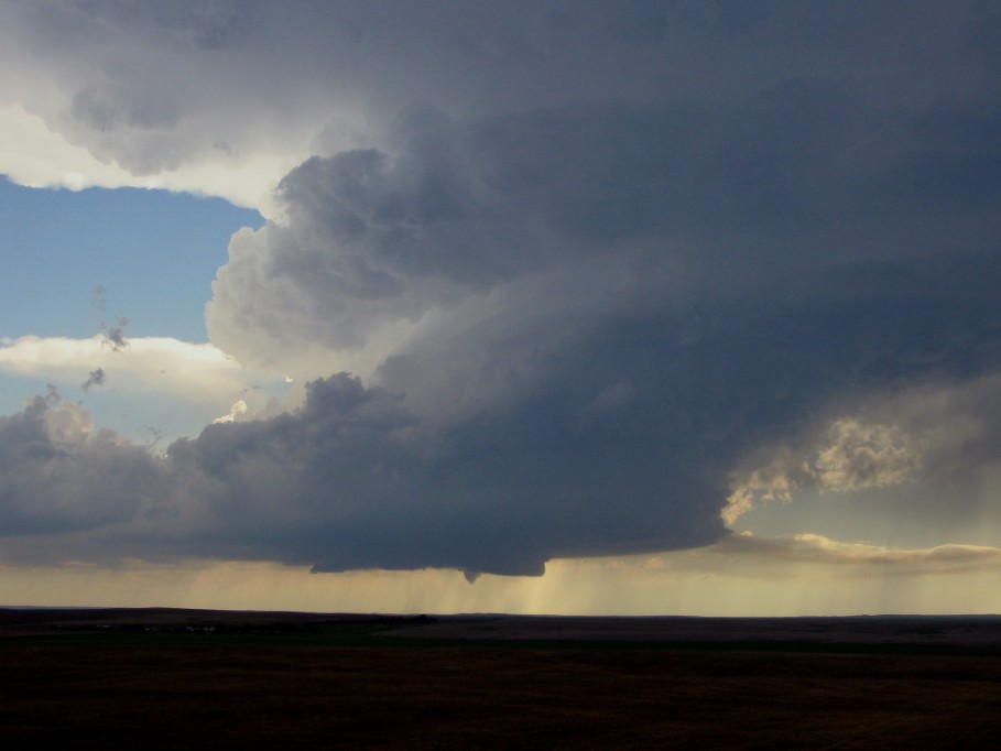 cumulonimbus supercell_thunderstorm : E of Wanblee, South Dakota, USA   7 June 2005