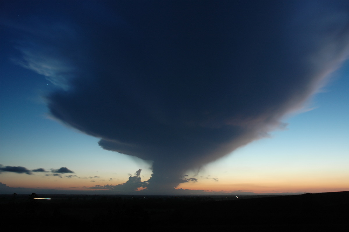 thunderstorm cumulonimbus_incus : Parrots Nest, NSW   23 October 2005