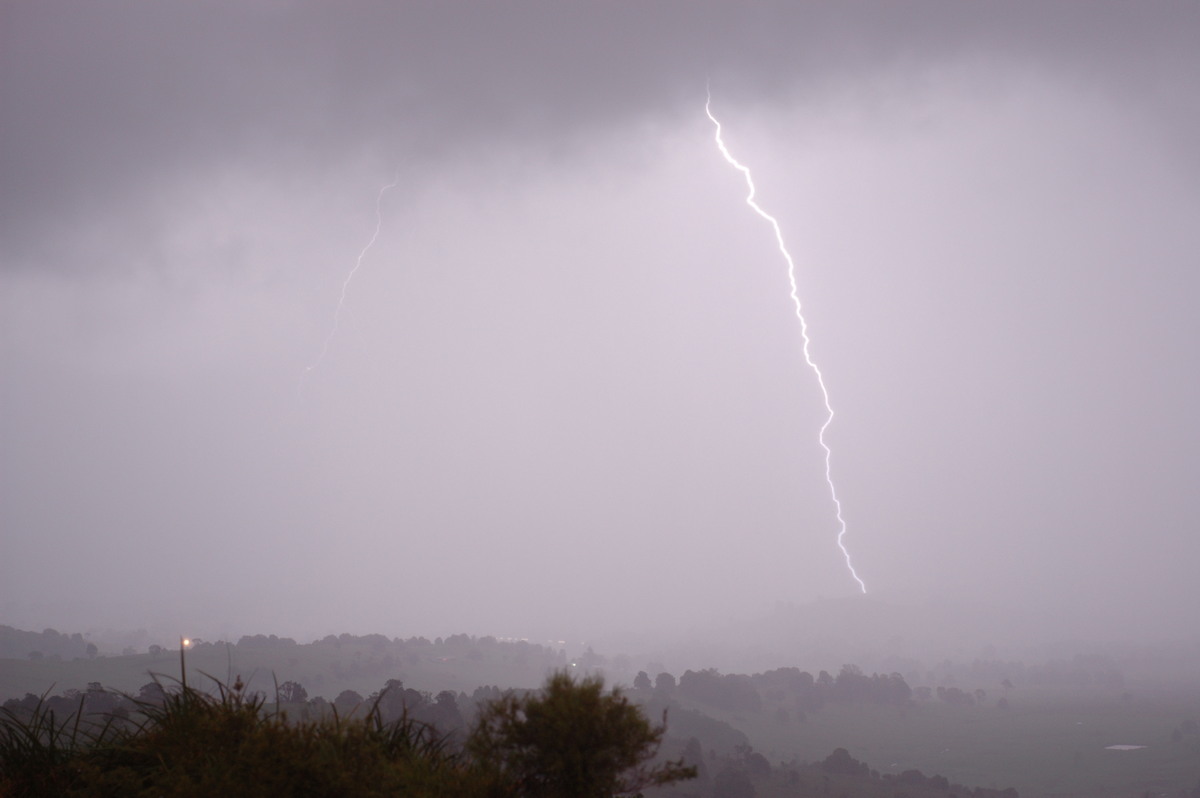 lightning lightning_bolts : McLeans Ridges, NSW   27 October 2005