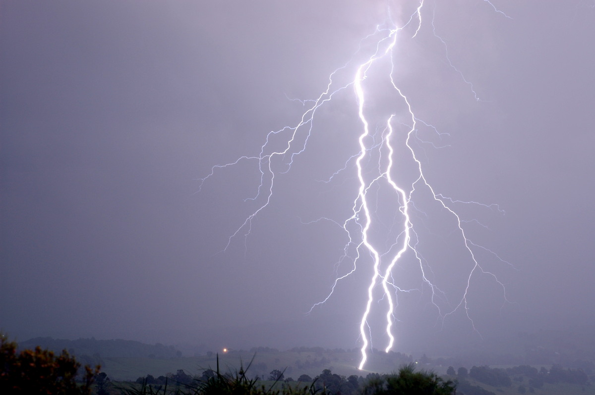 lightning lightning_bolts : McLeans Ridges, NSW   27 October 2005