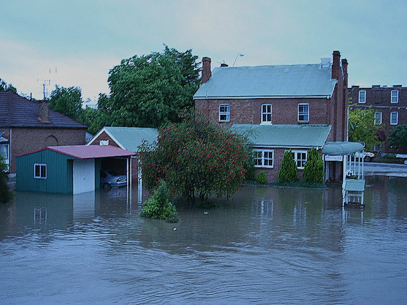 flashflooding flood_pictures : Molong, NSW   8 November 2005