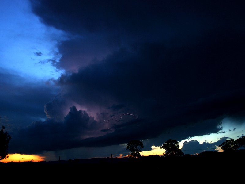 thunderstorm cumulonimbus_incus : Coonabarabran, NSW   25 November 2005