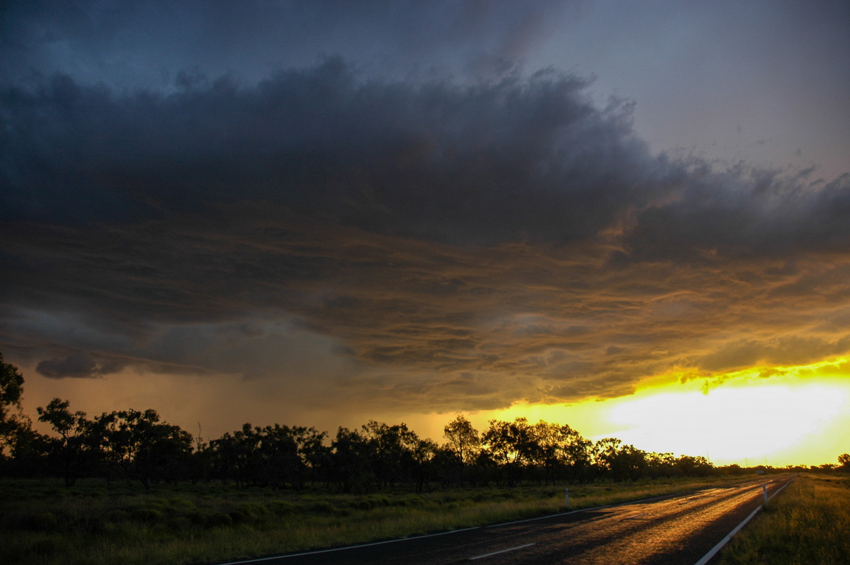 cumulonimbus thunderstorm_base : Collarenabri, NSW   26 November 2005