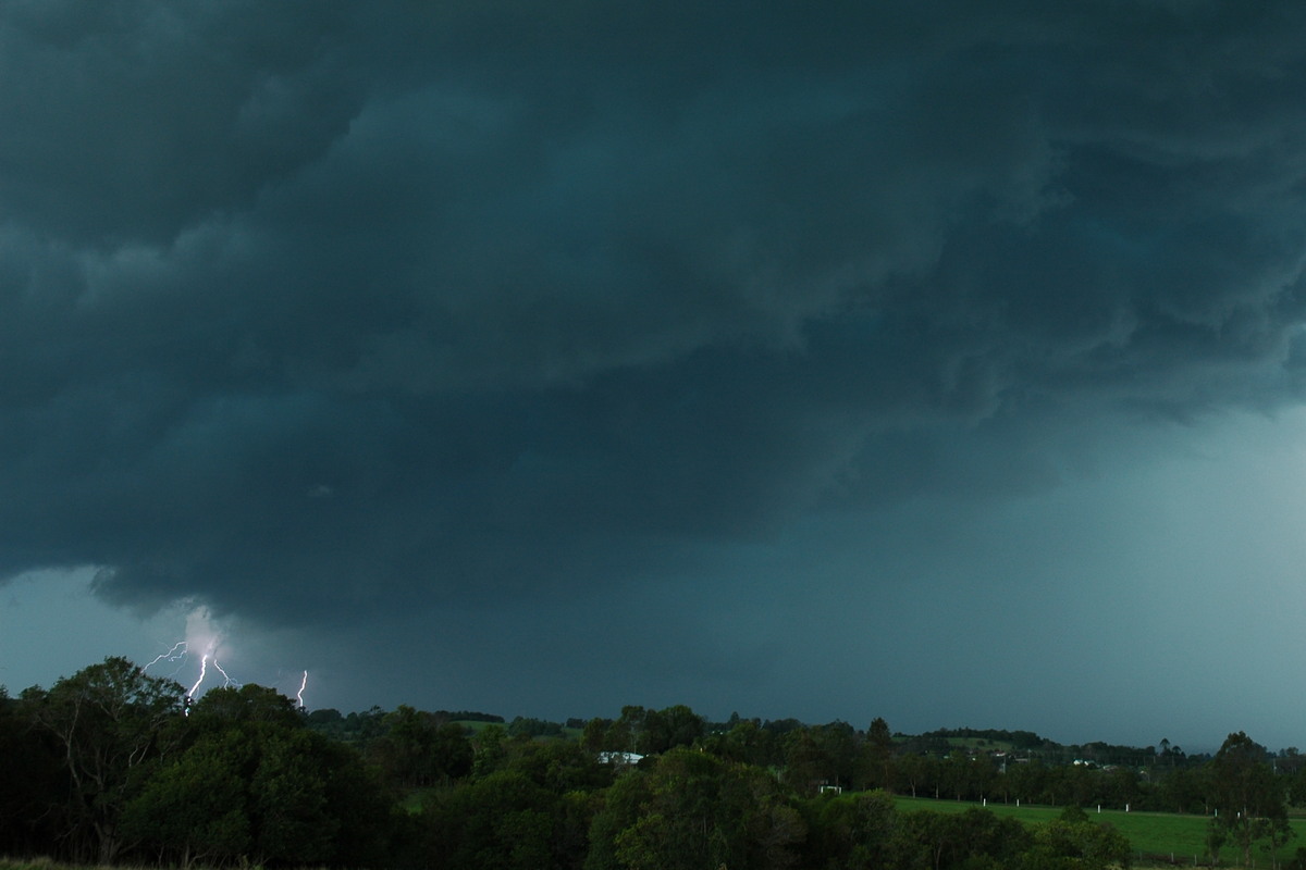 lightning lightning_bolts : Wyrallah, NSW   8 December 2005