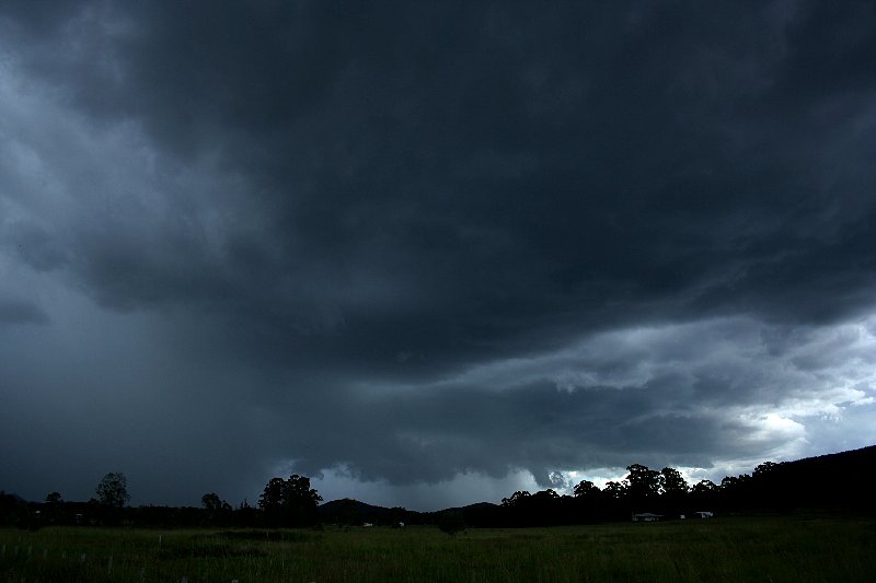 cumulonimbus thunderstorm_base : Nabiac, NSW   17 December 2005