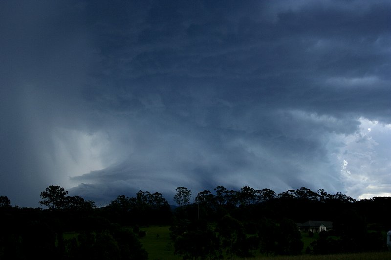 cumulonimbus supercell_thunderstorm : near Nabiac, NSW   17 December 2005