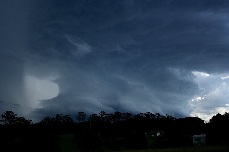 cumulonimbus supercell_thunderstorm : near Nabiac, NSW   17 December 2005