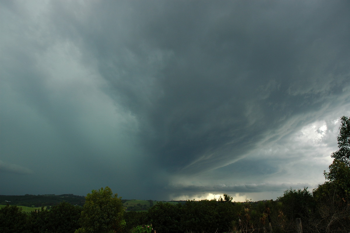 cumulonimbus supercell_thunderstorm : Knockrow, NSW   17 December 2005