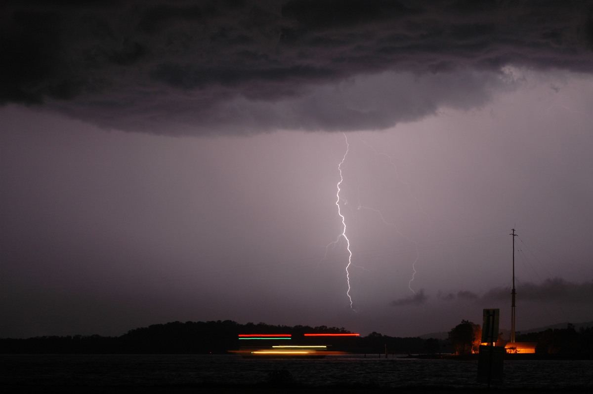 lightning lightning_bolts : Ballina, NSW   28 December 2005