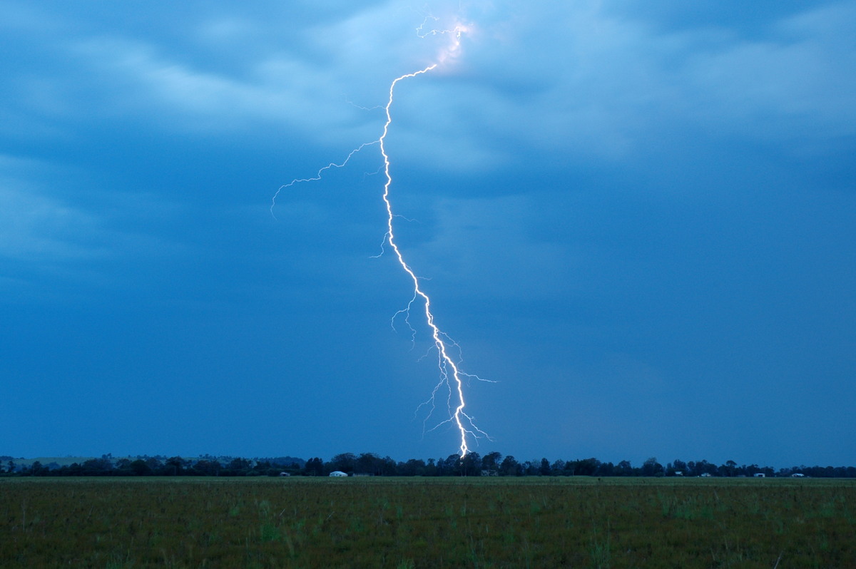 lightning lightning_bolts : S of Lismore, NSW   3 January 2006