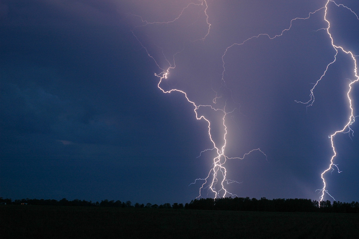 lightning lightning_bolts : S of Lismore, NSW   3 January 2006