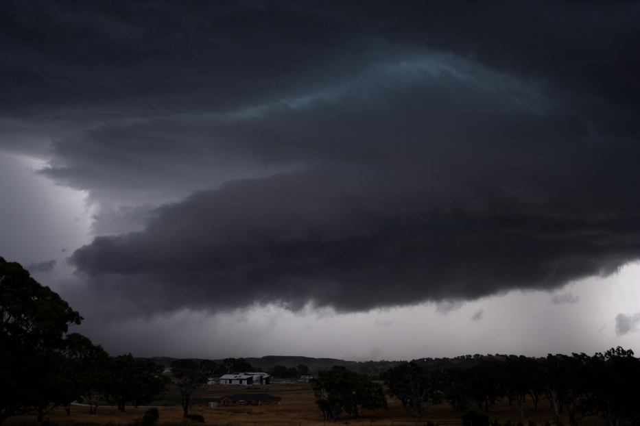 wallcloud thunderstorm_wall_cloud : Goulburn, NSW   6 January 2006