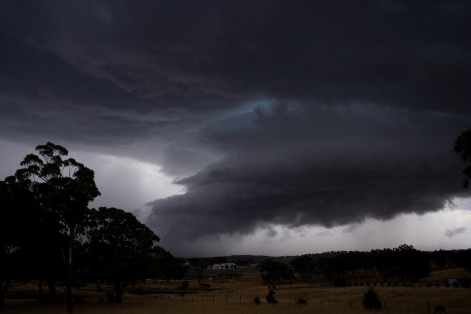 cumulonimbus thunderstorm_base : Goulburn, NSW   6 January 2006