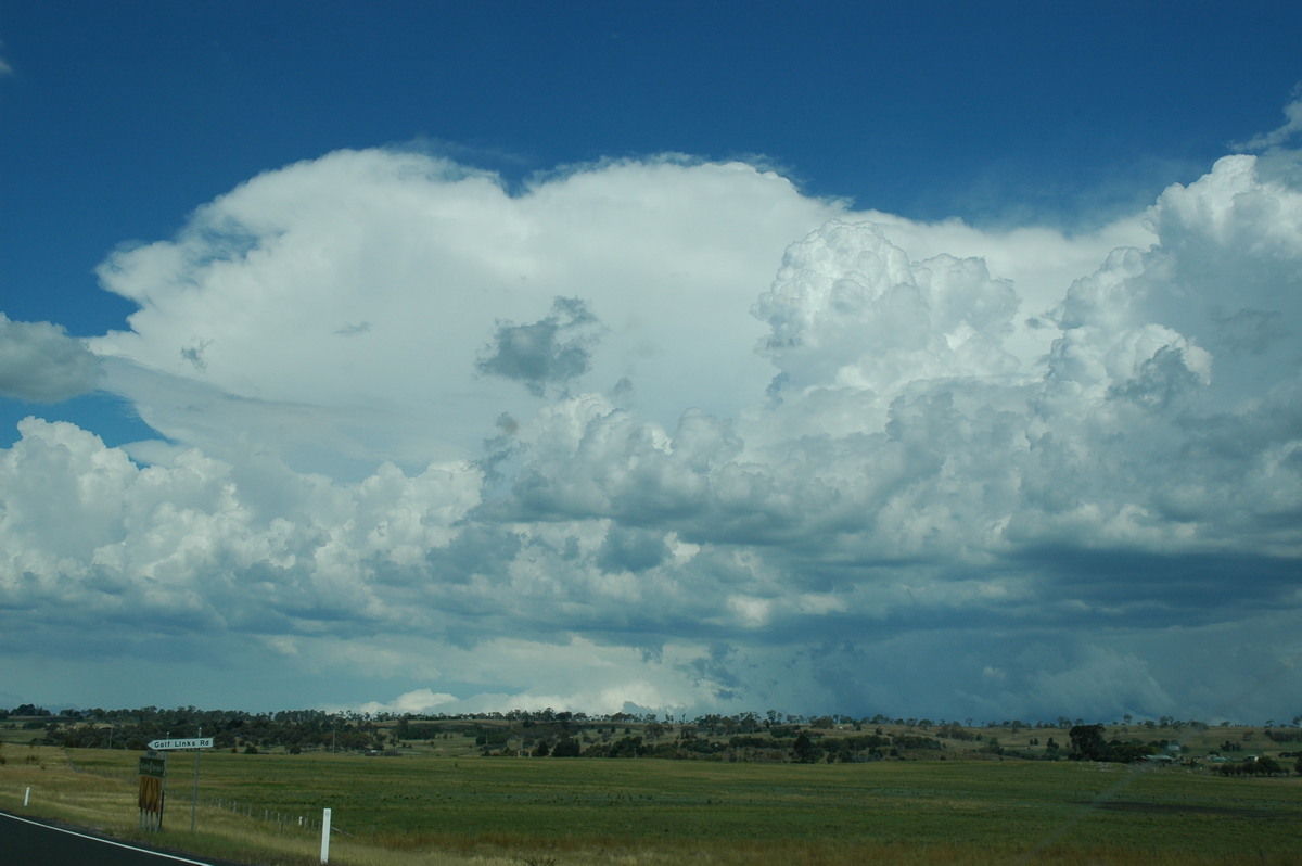 thunderstorm cumulonimbus_incus : Glen Innes, NSW   4 February 2006