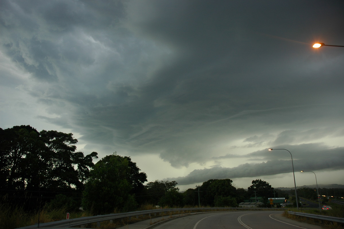 cumulonimbus thunderstorm_base : near Brunswick Heads, NSW   4 April 2006