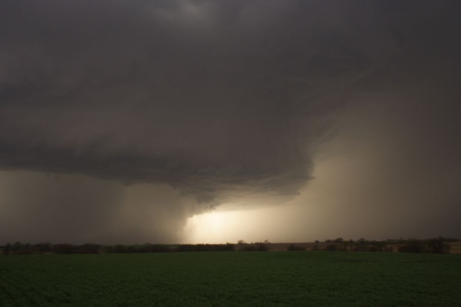 wallcloud thunderstorm_wall_cloud : E of Beatrice, Nebraska, USA   15 April 2006