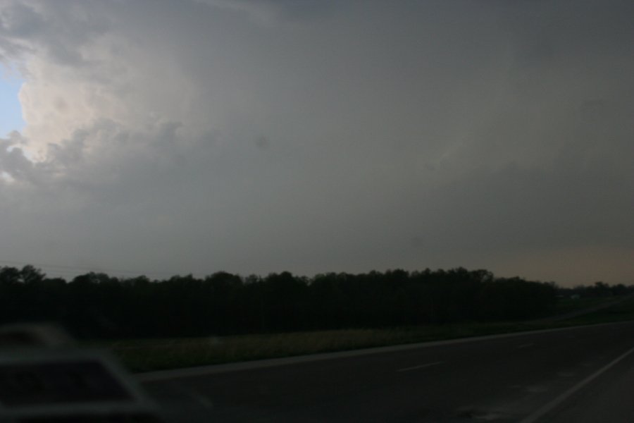 cumulonimbus supercell_thunderstorm : near Chillicothe, Missouri, USA   18 April 2006