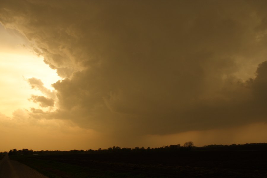 cumulonimbus supercell_thunderstorm : near Chillicothe, Missouri, USA   18 April 2006