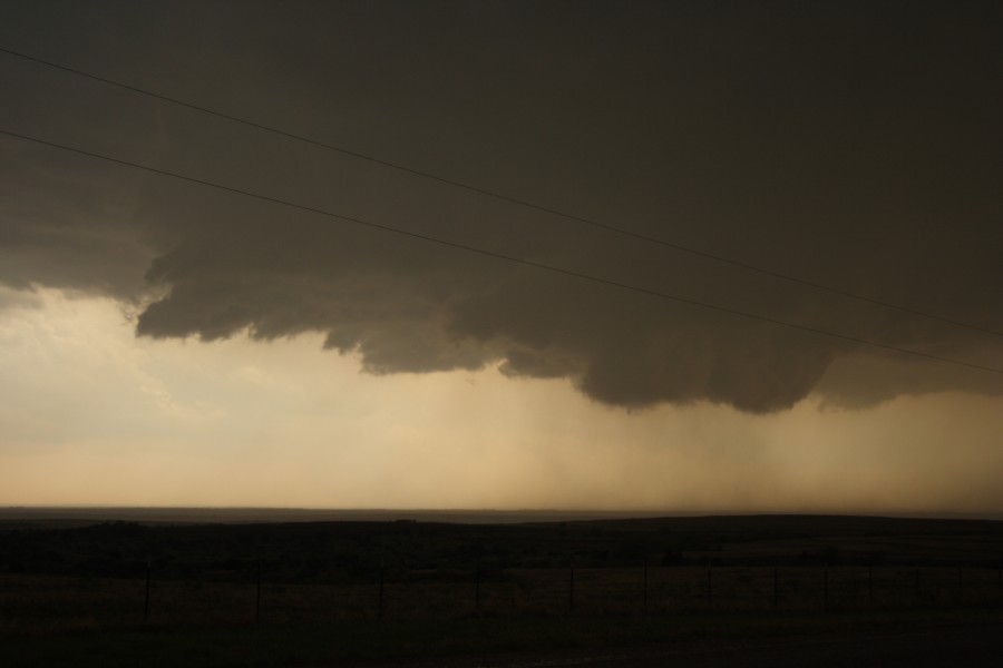 wallcloud thunderstorm_wall_cloud : near Memphis, Texas, USA   2 May 2006