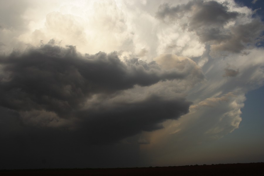 thunderstorm cumulonimbus_incus : S of Patricia, Texas, USA   5 May 2006