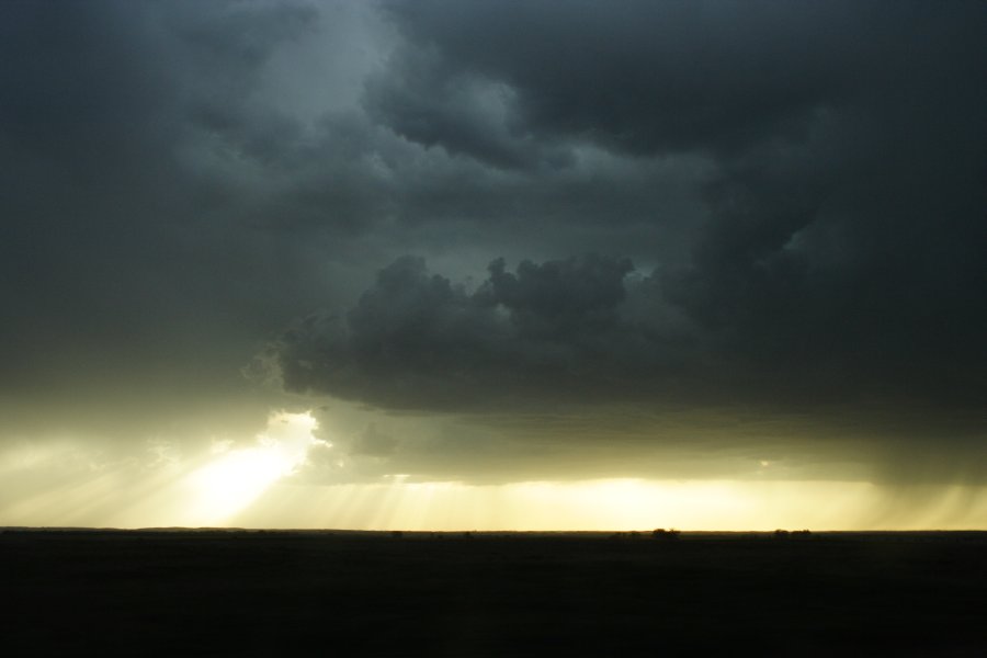 cumulonimbus thunderstorm_base : S of Bismark, North Dakota, USA   27 May 2006