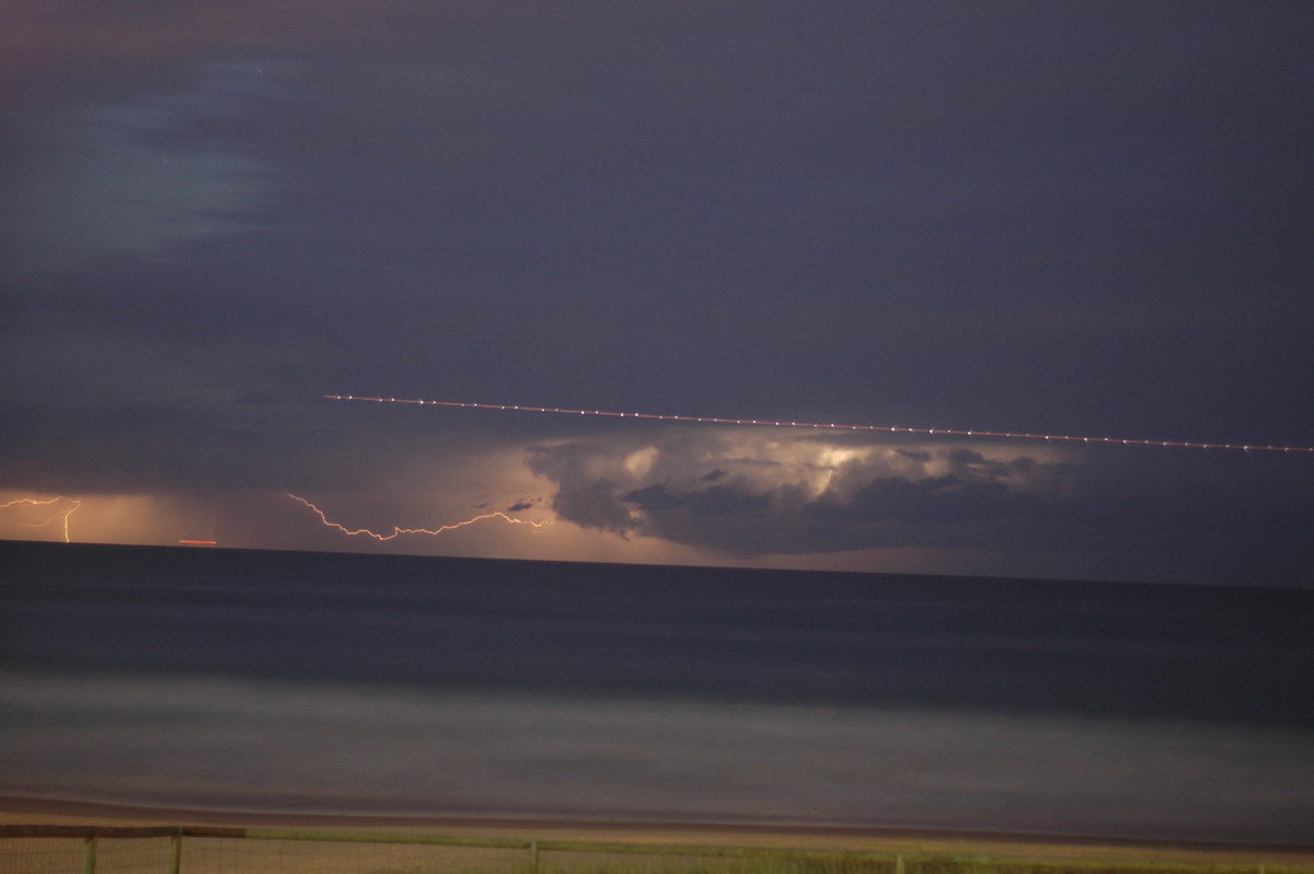 lightning lightning_bolts : Currumbin, QLD   28 May 2006