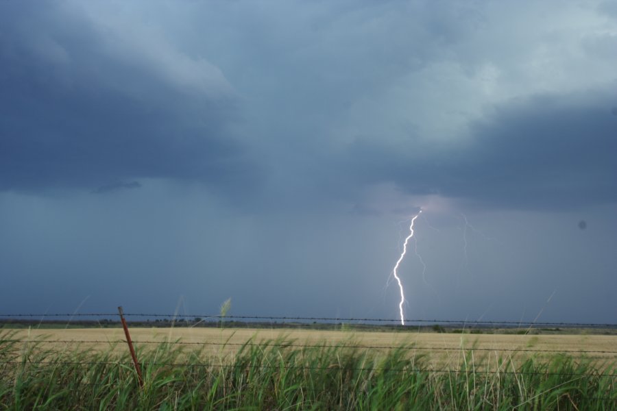 lightning lightning_bolts : near Mangum, Oklahoma, USA   30 May 2006
