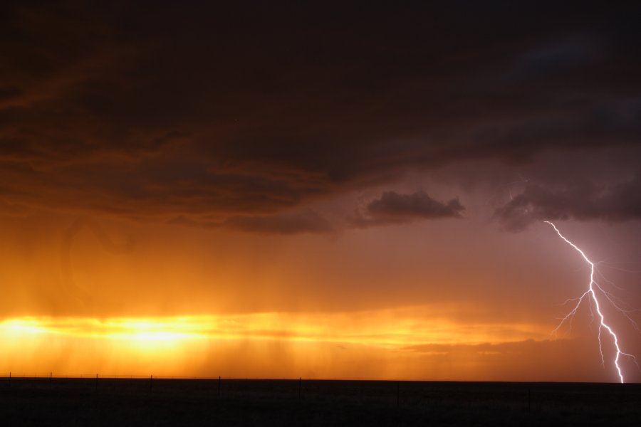 lightning lightning_bolts : S of Fort Morgan, Colorado, USA   11 June 2006