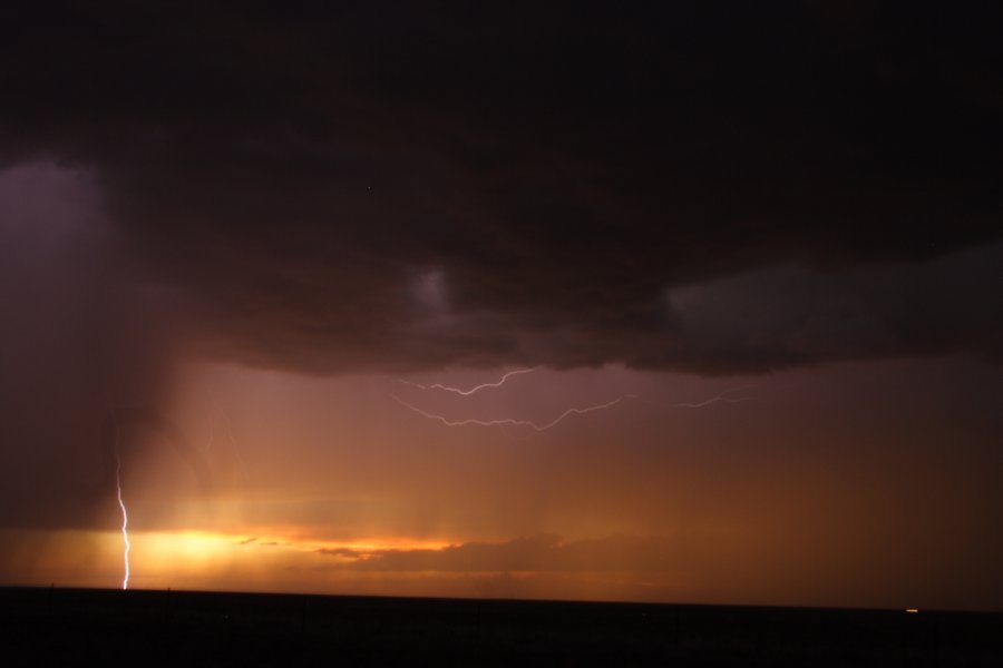 lightning lightning_bolts : S of Fort Morgan, Colorado, USA   11 June 2006