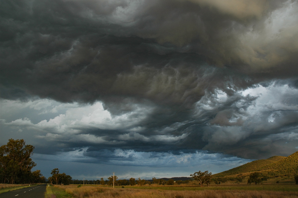 cumulonimbus thunderstorm_base : W of Tenterfield, NSW   8 November 2006