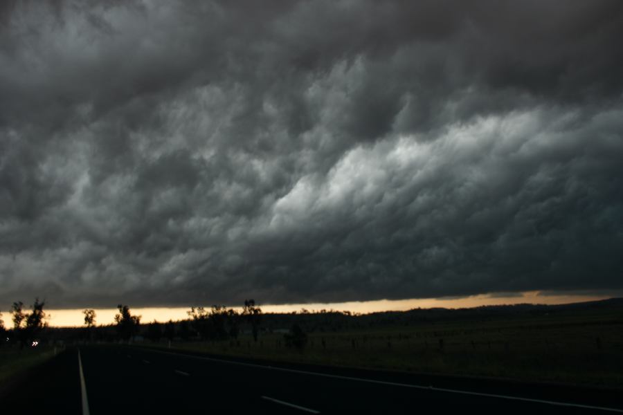 cumulonimbus thunderstorm_base : near Deepwater, NSW   27 November 2006