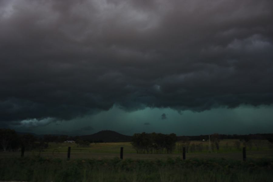 shelfcloud shelf_cloud : 20km S of Tenterfield, NSW   27 November 2006