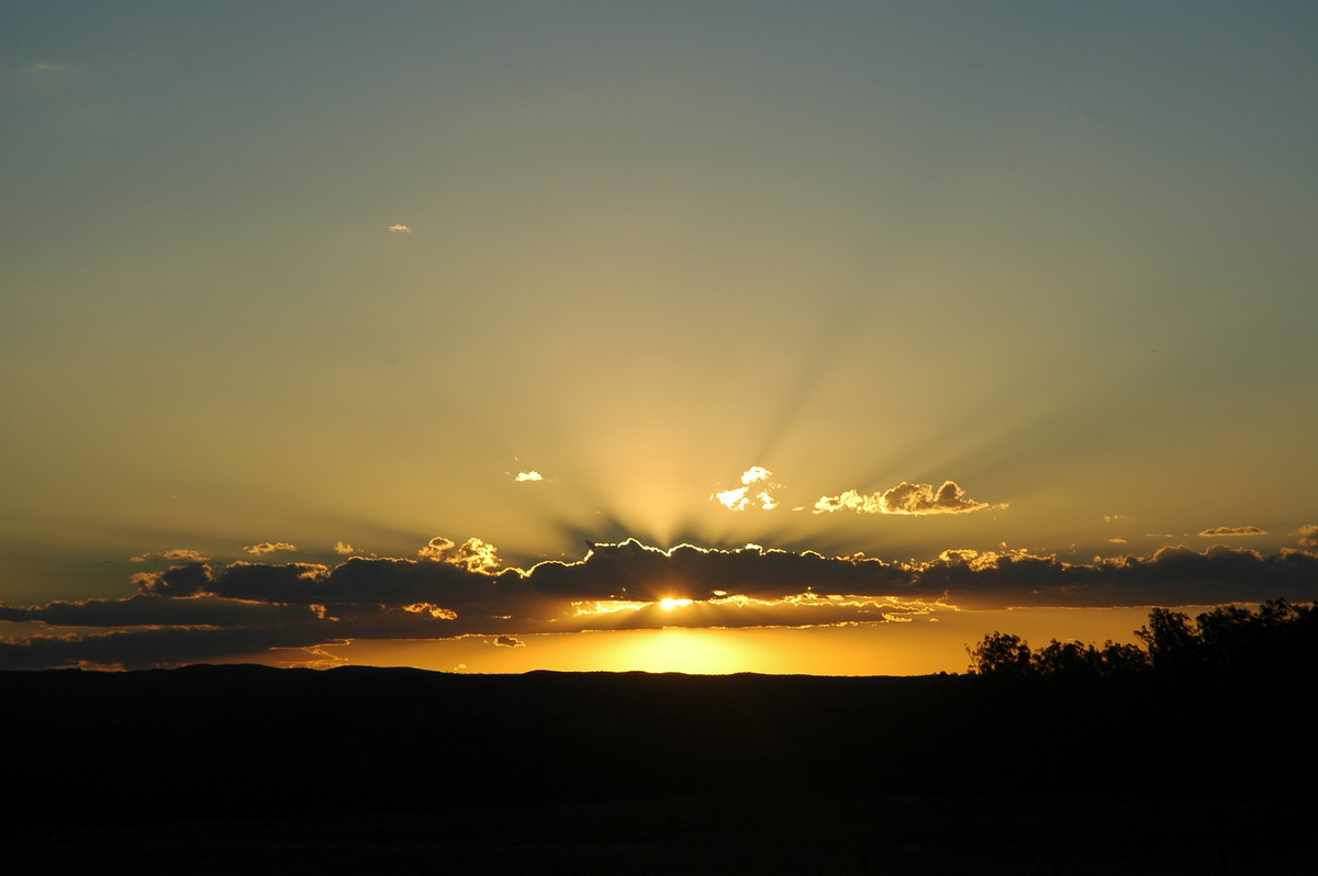 halosundog halo_sundog_crepuscular_rays : near Texas, QLD   16 December 2006