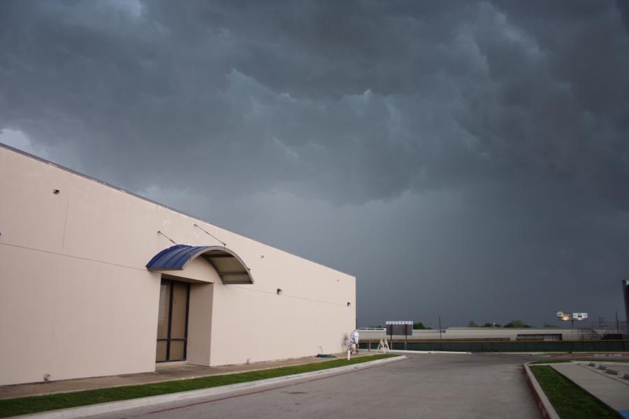 cumulonimbus thunderstorm_base : W of Fort Worth, Texas, USA   13 April 2007