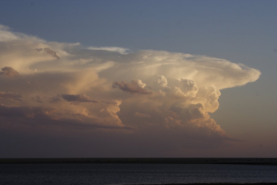 thunderstorm cumulonimbus_incus : near Panhandle, Texas, USA   20 April 2007