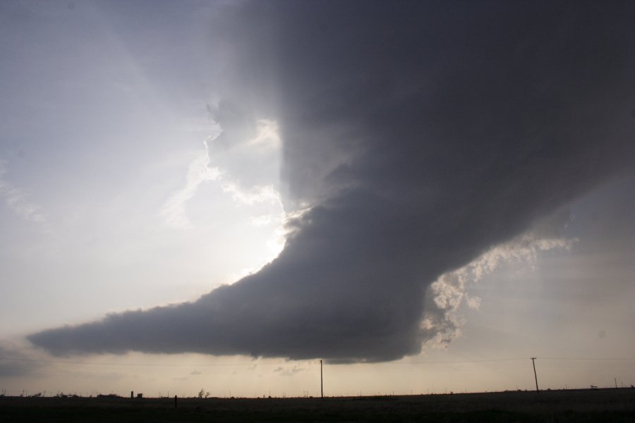 updraft thunderstorm_updrafts : Pampa, Texas, USA   23 April 2007