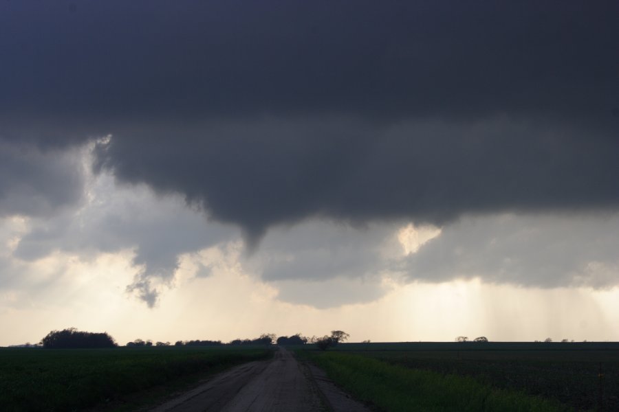 tornadoes funnel_tornado_waterspout : Nickerson, Kansas, USA   24 April 2007